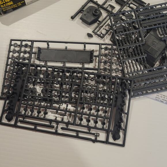 Vintage Model kit IS-2 (1944)  Soviet WWII Heavy Tank Scale 1:72 New, open box - Picture 8 of 14